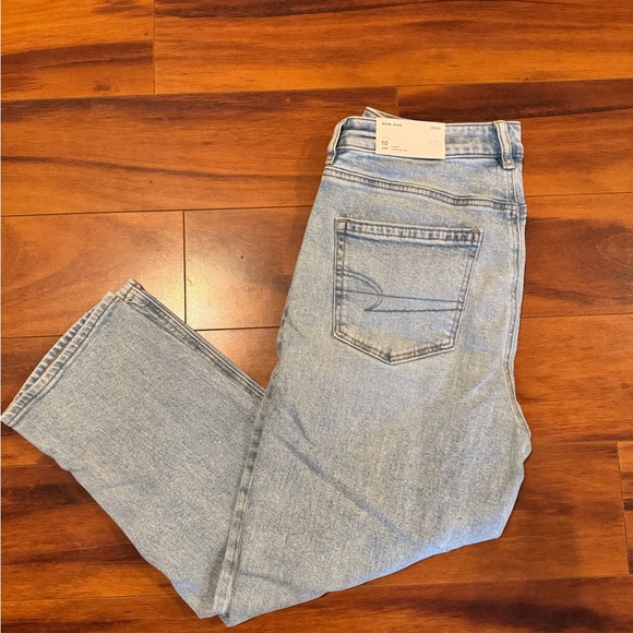 American Eagle Outfitters Denim - American Eagle Outfitters AE Strigid Mom Jean 10 X Short Blue Breeze